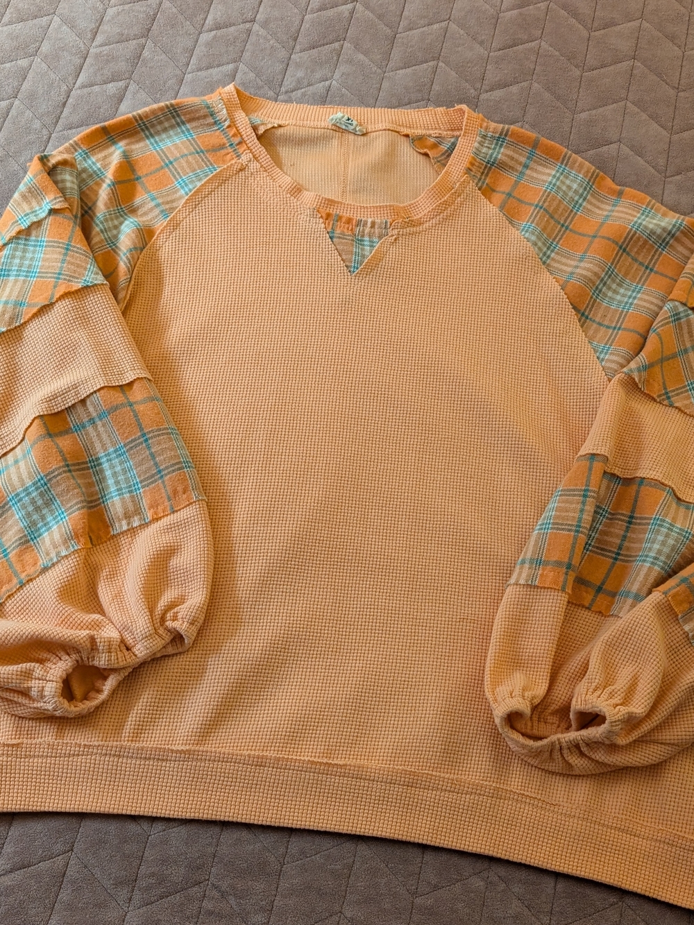 POL Peach Waffle-Knit Crewneck with Teal Plaid Sleeves, Size XL